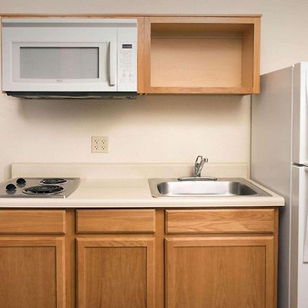 Woodspring Suites Мидленд Экстерьер фото