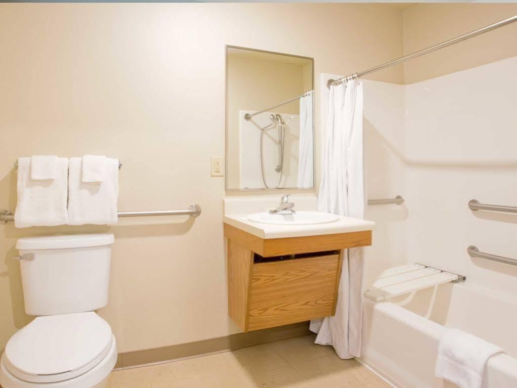 Woodspring Suites Мидленд Экстерьер фото