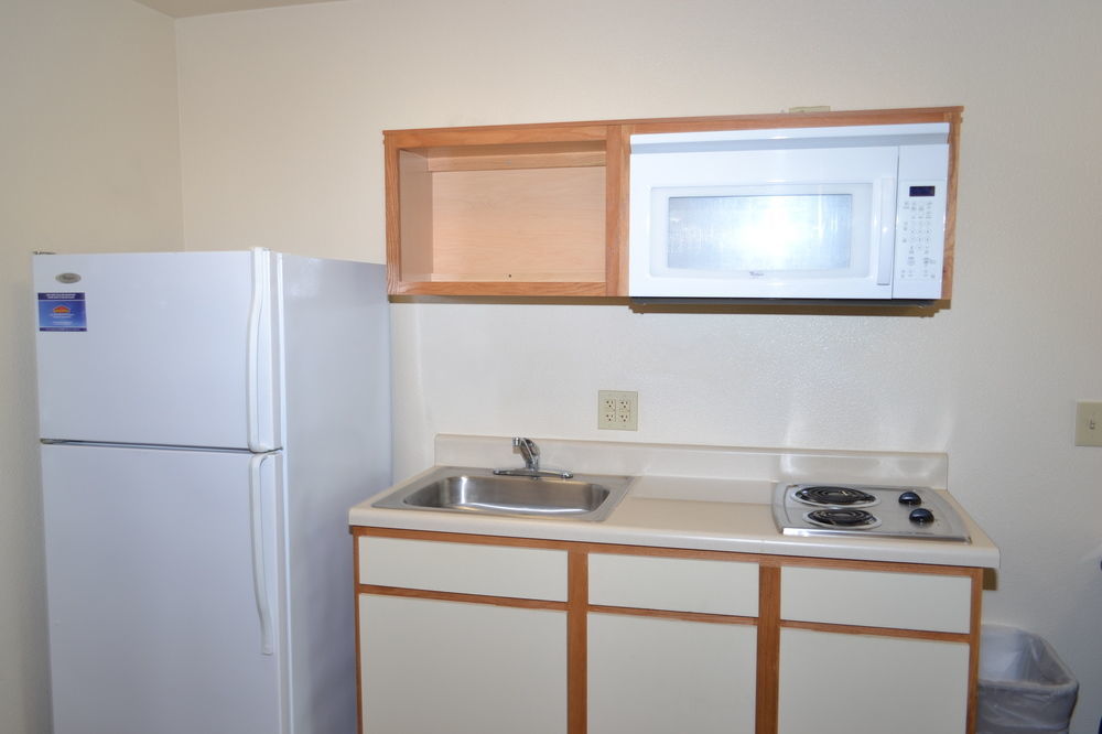 Woodspring Suites Мидленд Экстерьер фото