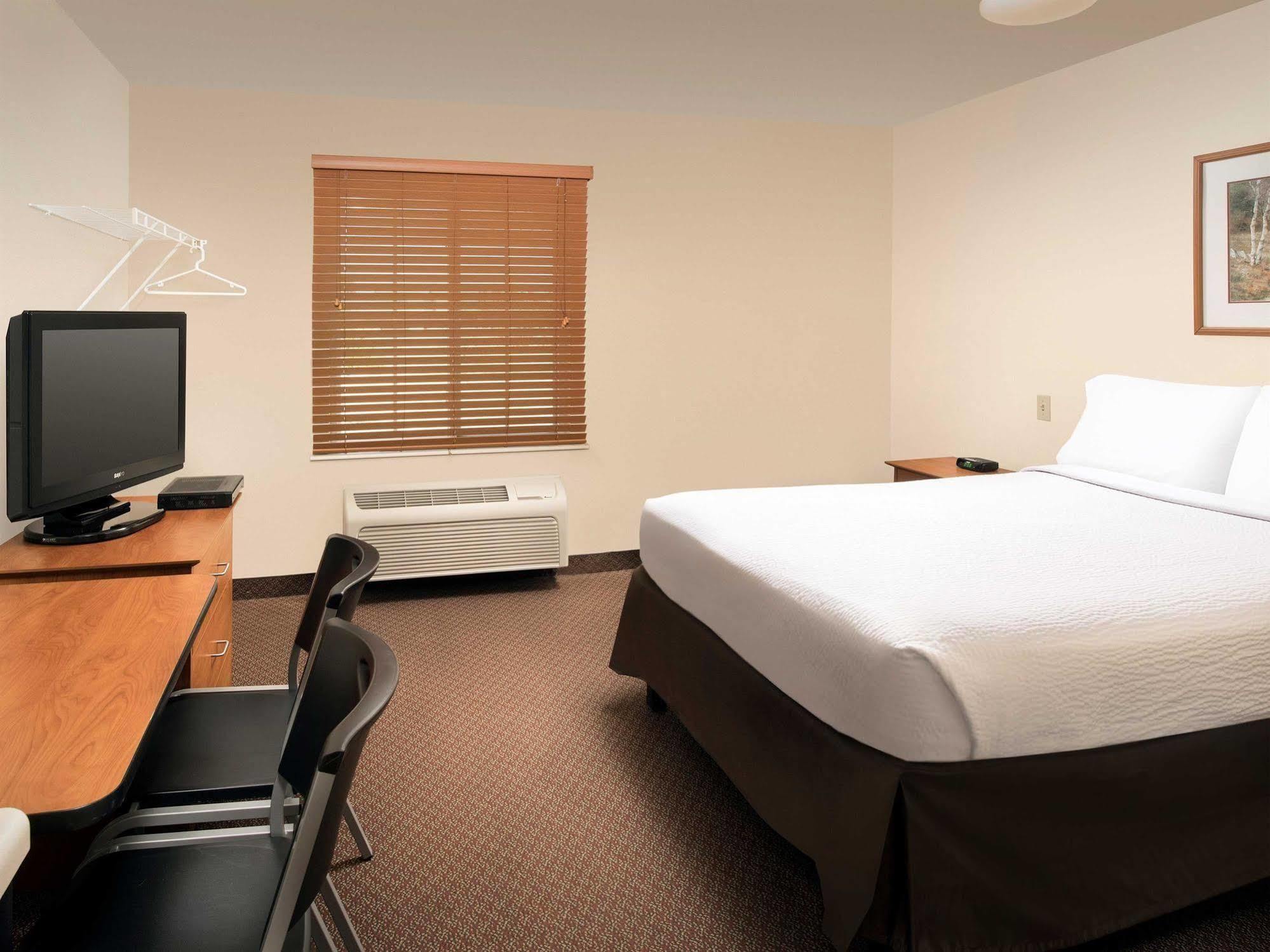 Woodspring Suites Мидленд Экстерьер фото